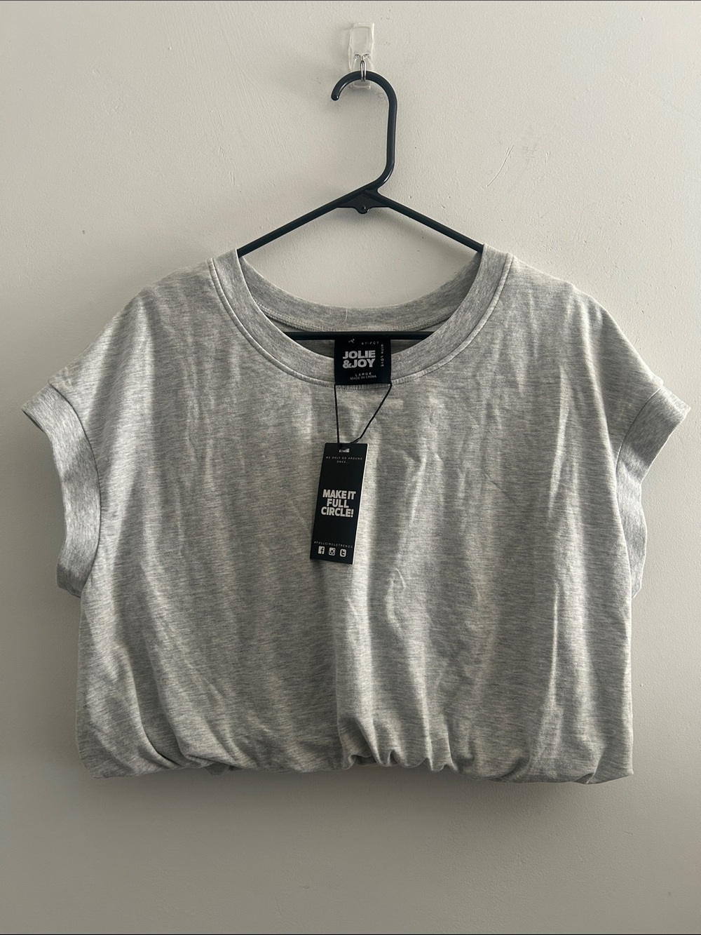 Jolie & Joy, Woman’s Size Large Grey Short Sleeve Crop T-Shirt
